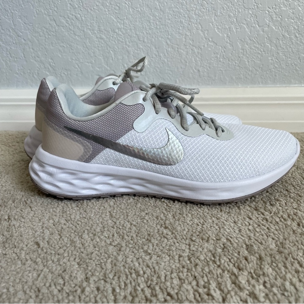 Women’s Nike Revolution 6 running shoe 9.5